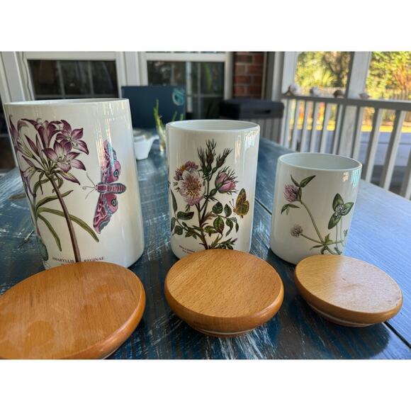 PORTMEIRION, 3 Ceramic Floral Canisters, Wooden Lids. - Picture 9 of 12